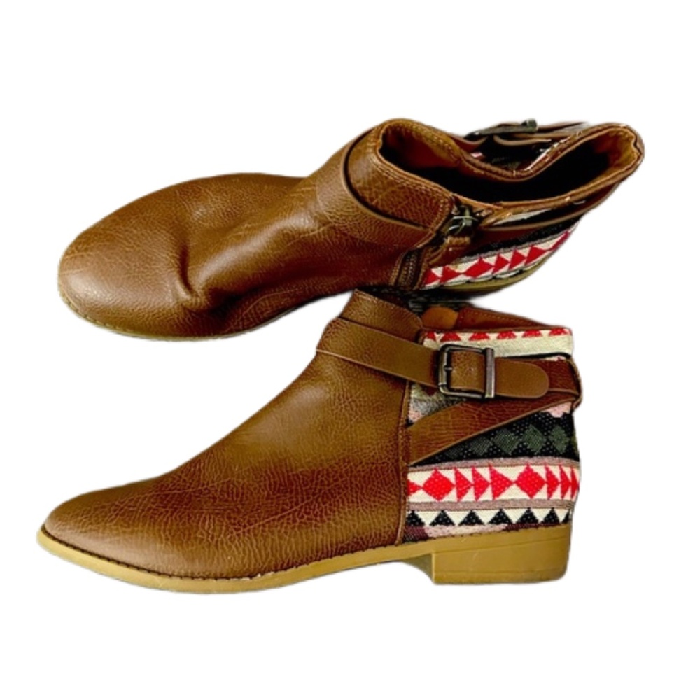 Divided womens size 40 boots